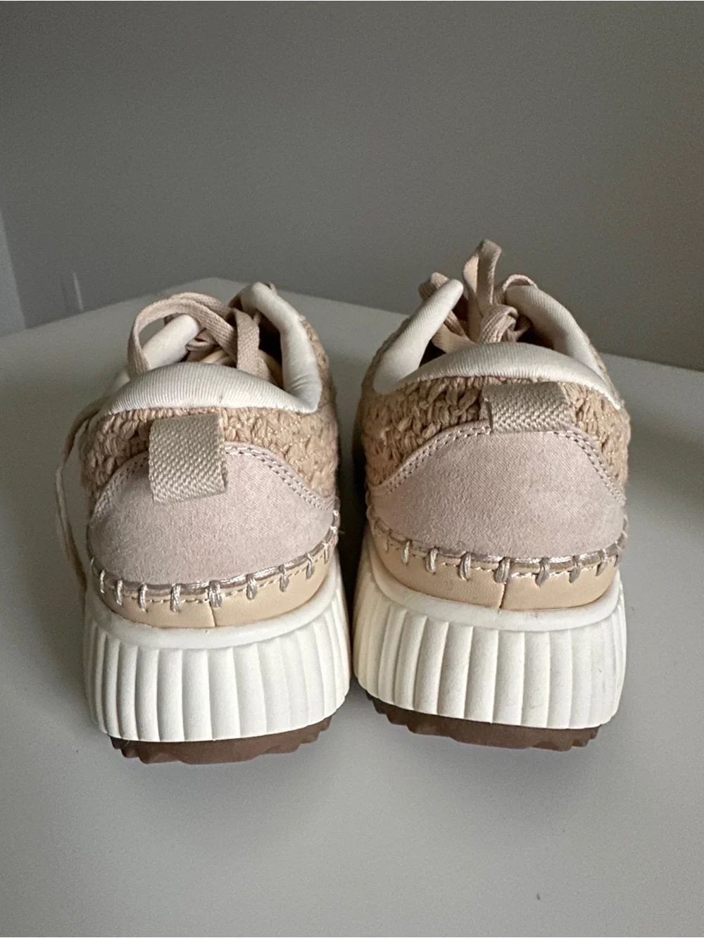 Dream Pairs Women’s Beige Crochet Platform Sneakers Lace-Up Size 6 Like New